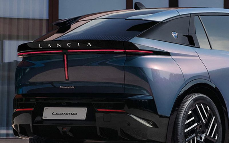Lancia Gamma 2026 elektrikli crossover, arka tasarımı ve Lancia logosu