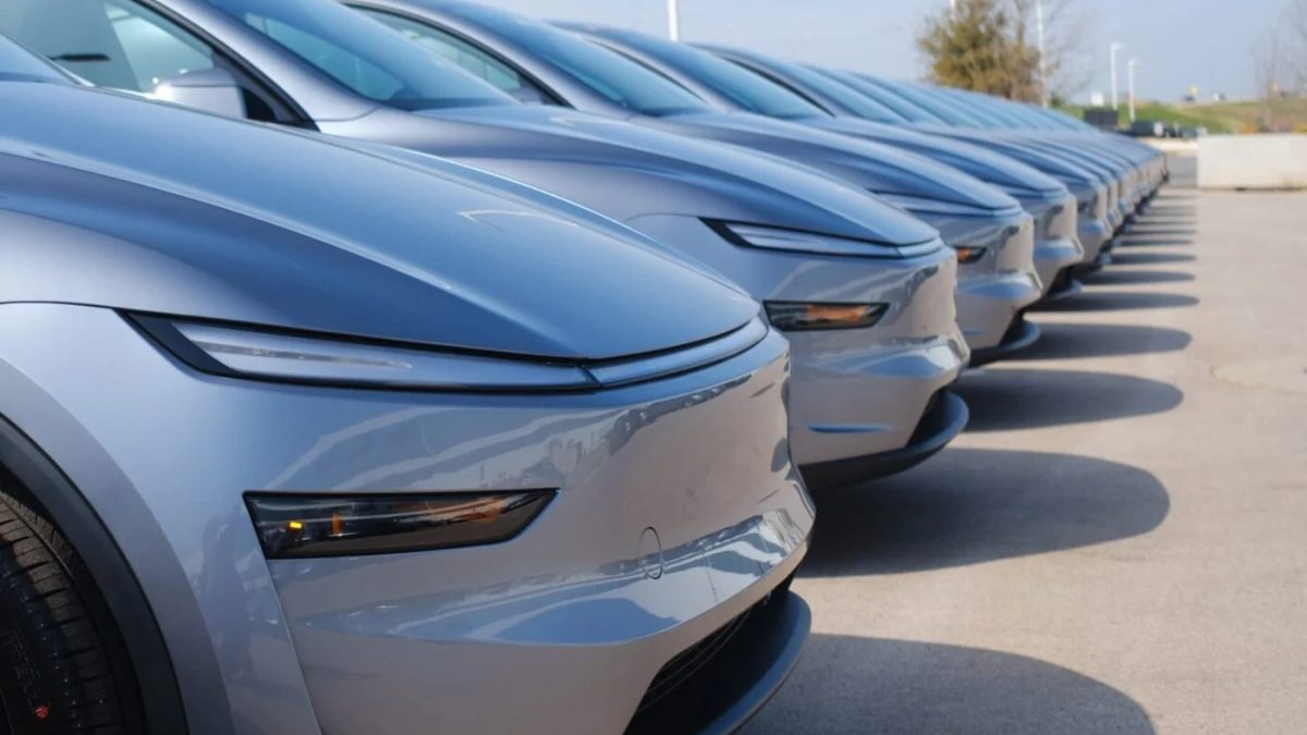 Birleşik Krallık elektrikli otomobil pazarını temsil eden Tesla elektrikli otomobiller