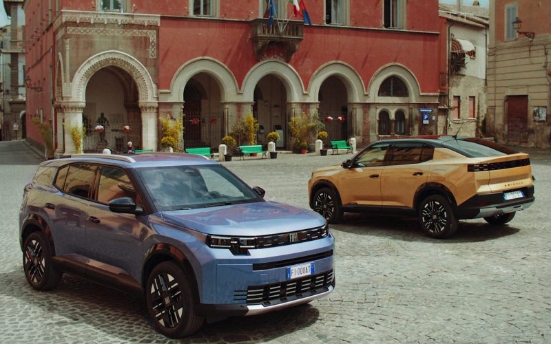 2026 Fiat Grizzly ve Grizzly Fastback SUV modellerinin yan yana resmî görseli