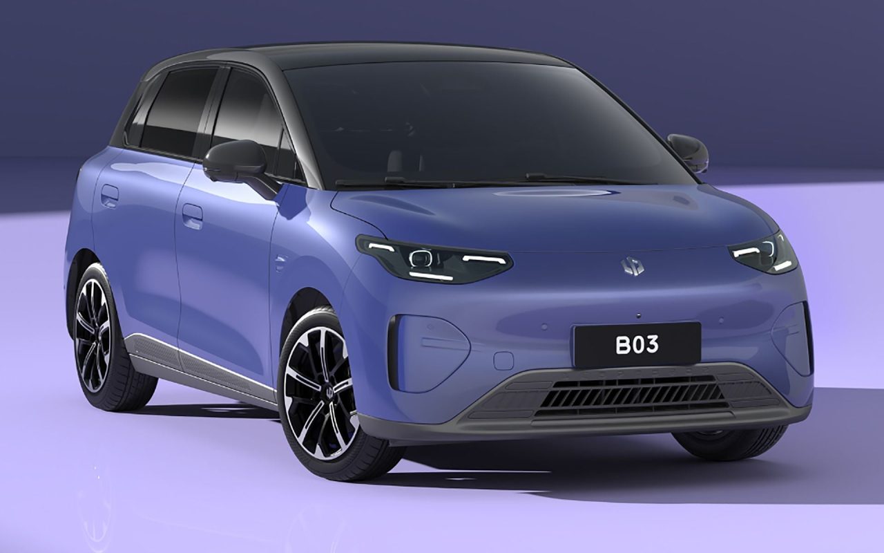 Mor renkli Leapmotor B03 tam elektrikli kompakt hatchback otomobilin önden görünümü