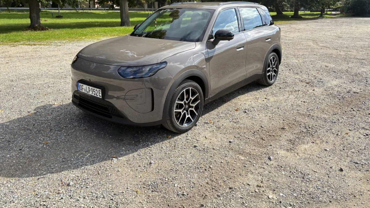 Leapmotor B03X elektrikli otomobil ilk sürüş değerlendirmesinde yolda