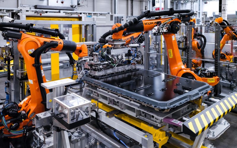 BMW Group Çin Shenyang tesisinde Gen6 yüksek voltajlı batarya üretimi