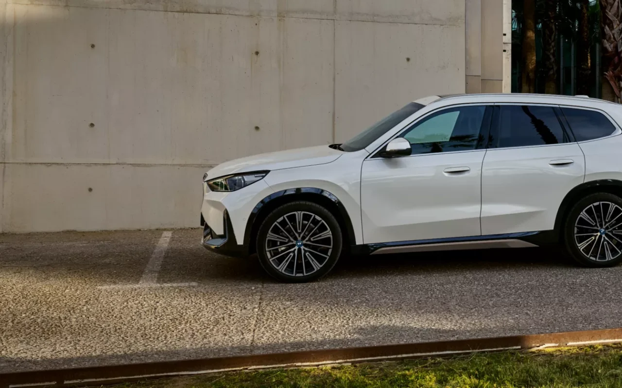 BMW iX1 tamamen elektrikli kompakt SUV, eDrive20 ve xDrive30 karşılaştırması