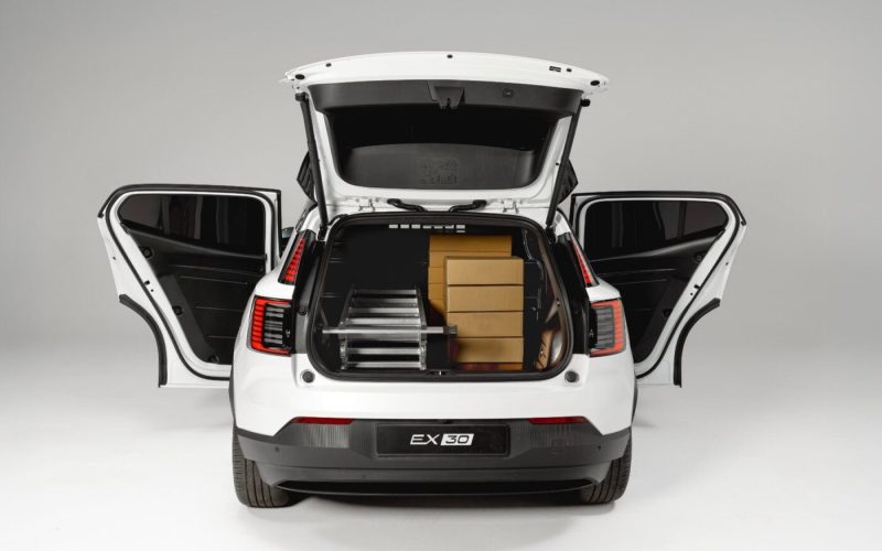 Volvo EX30 Cargo elektrikli ticari otomobilin arka yükleme ve bagaj alanı